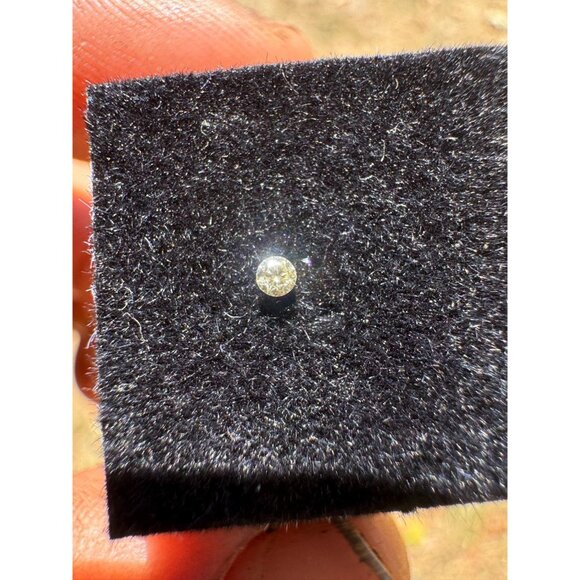 0.015 carat Natural Diamond 1.5mm - Picture 8 of 8